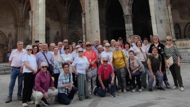 Viaje cultural de los vecinos a León. | SERVICIO ESPECIAL