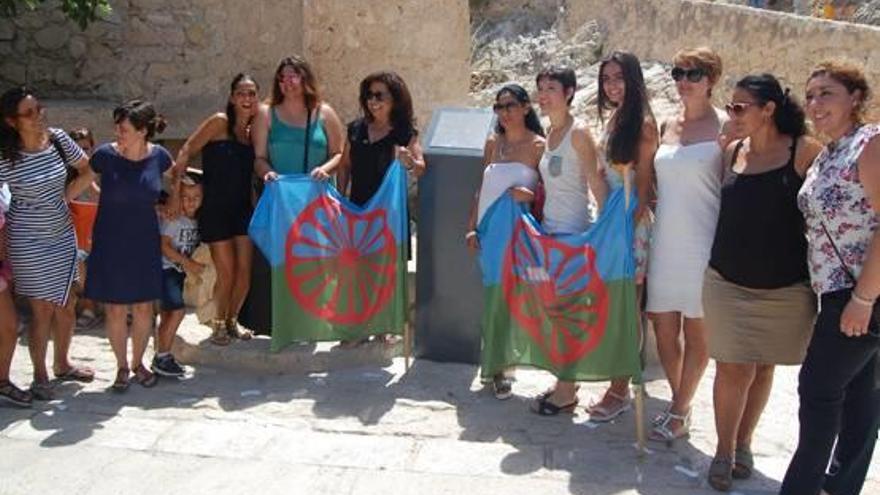 Una placa en el Castillo  recuerda a los hombres  y niños cautivos