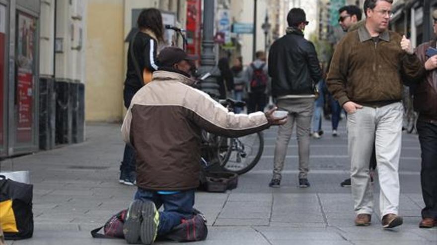 El índice de pobreza se ralentiza tras cinco años al alza y ya está por debajo del 20%