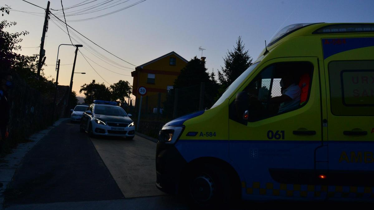 Un servicio de una ambulancia en Cangas.