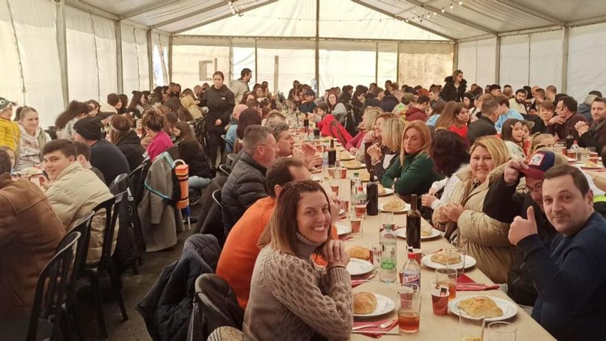 La comida de las madamas y los Galáns, así como otros invitados, hoy durante la Morada en Vilaboa.