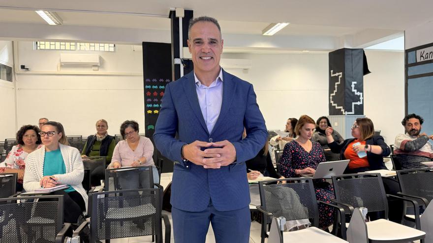 El comisionado del REF se alía con los docentes para que el fuero llegue a las aulas de manera innovadora