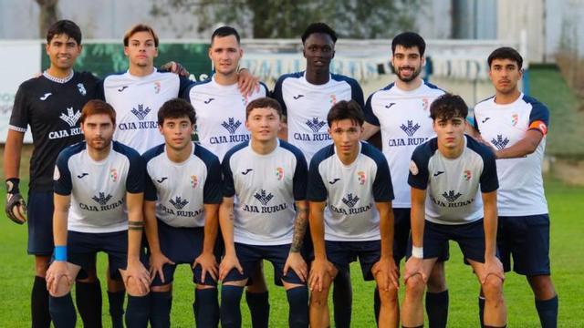 Formación del CD Villaralbo «B» ante la Gimnástica Medinense. | CD VILLARALBO