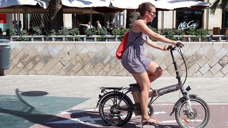 Los ciclistas deben evitar circular por las zonas peatonales del casco histórico.