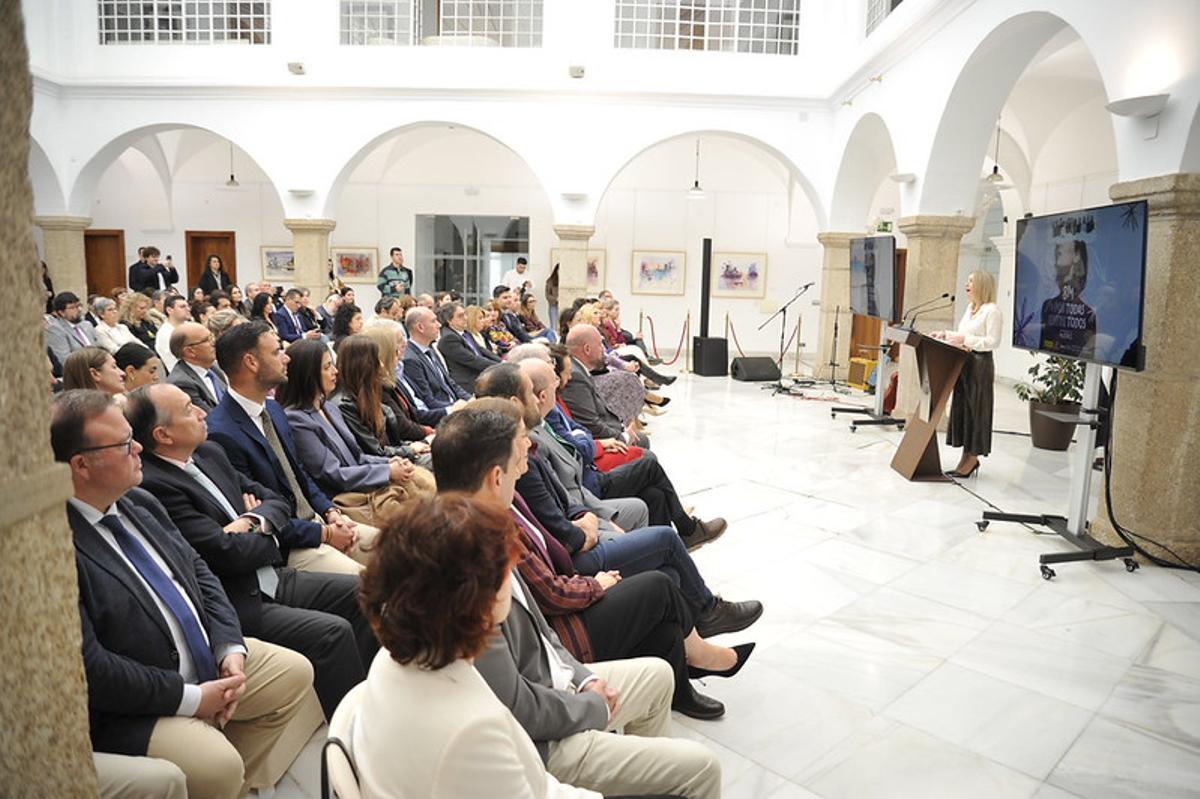 Galería | Acto institucional del Día de la Mujer en la Asamblea de Extremadura