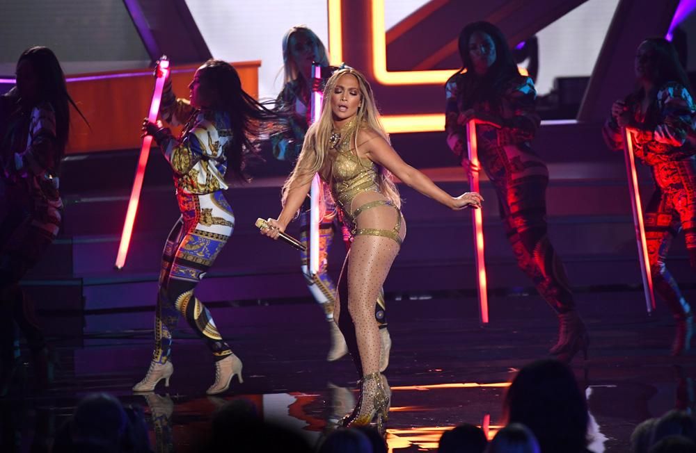 Jennifer López lo dio todo durante su actuación en los MTV Video Music Awards