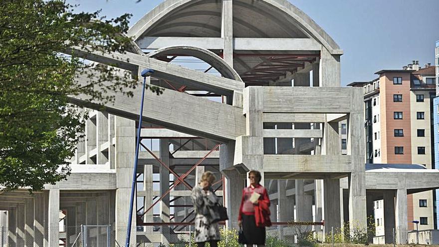 Estructura de la antigua fábrica de La Cros, en O Burgo.   | // F. MARTÍNEZ