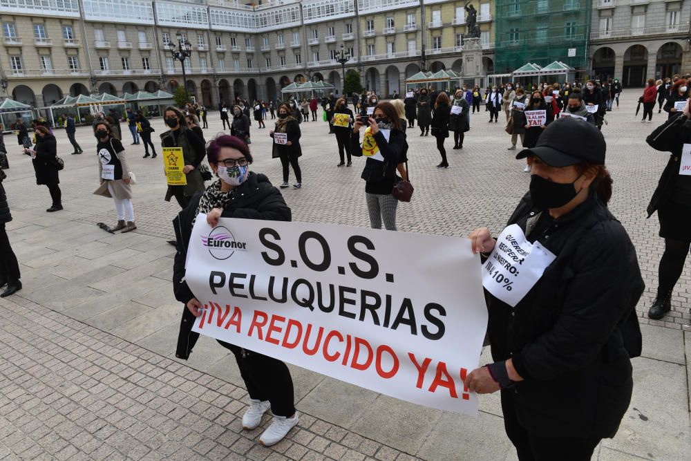 Centros de peluquería y estética de A Coruña convocan una jornada de cierre coordinado con otros negocios del estado, con el fin de reclamar ayudas para el sector, así como la rebaja del IVA del 21%.