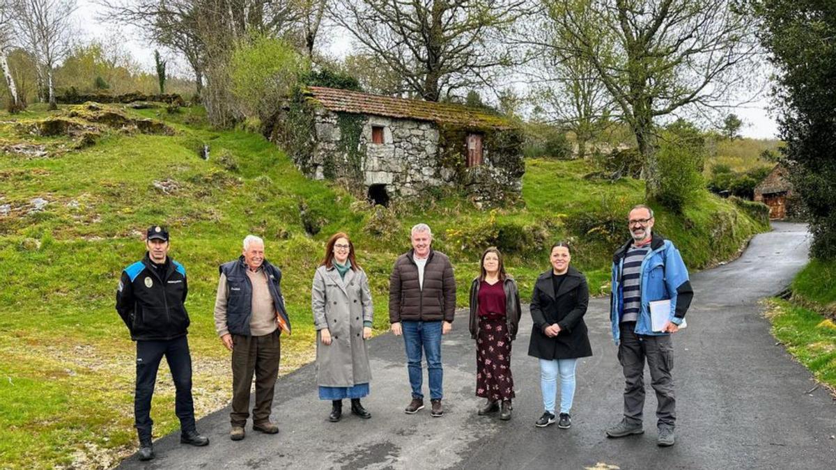 El alcalde, Luis Piña, en la visita a las obras de Gundián.