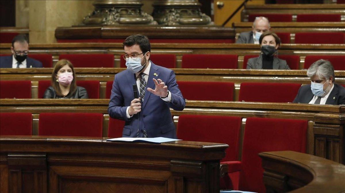 El vicepresidente del Govern, Pere Aragonès, interviene en el pleno del Parlament de este miércoles.