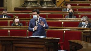 El vicepresidente del Govern, Pere Aragonès, interviene en el pleno del Parlament de este miércoles.