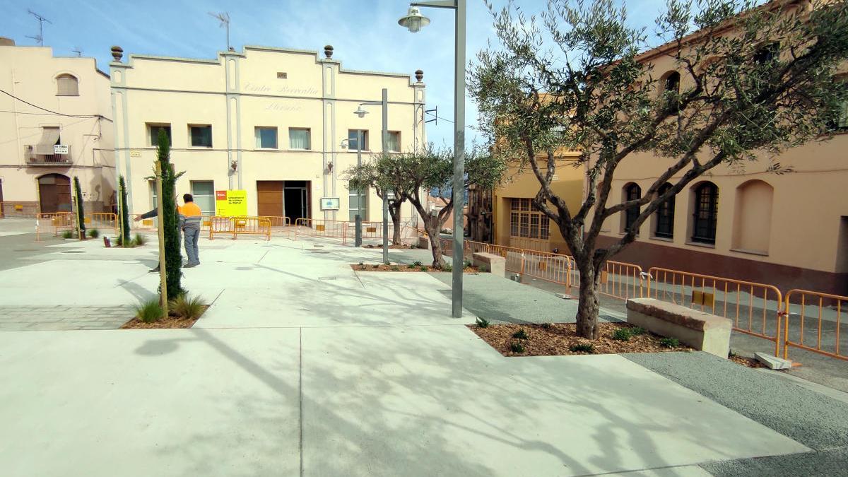 La plaça del Ramal de Llers, un cop acabades les obres d&#039;urbanització..