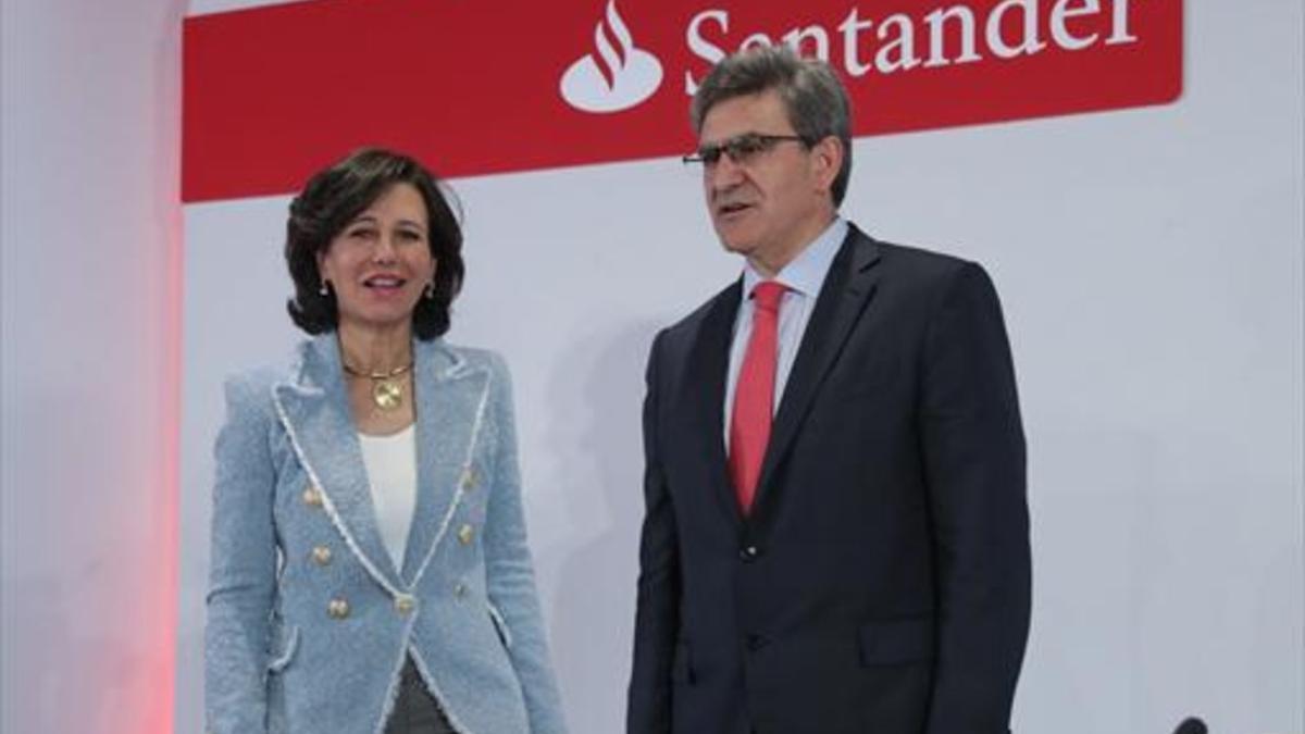 La presidenta del Banco Santander, Ana Botín, y el consejero delegado, José Antonio Álvarez, ayer en Madrid.