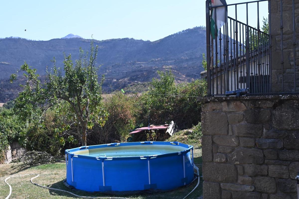 En imágenes | Vecinos de varios municipios vuelven a sus casas tras ser evacuados por el incendio de La Peña En imágenes | Vecinos de varios municipios vuelven a sus casas tras ser evacuados por el incendio de La Peña