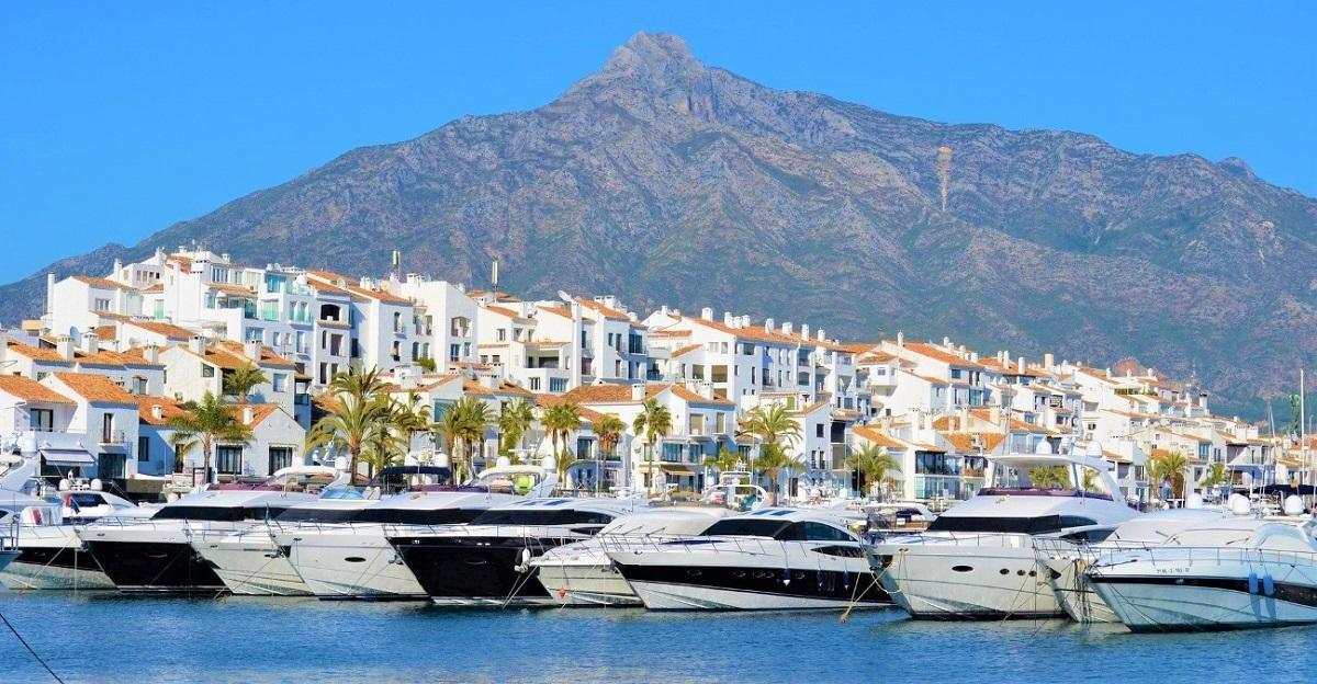 Una imagen de Puerto Banús, en Marbella, una de las zonas más cotizadas para veranear..