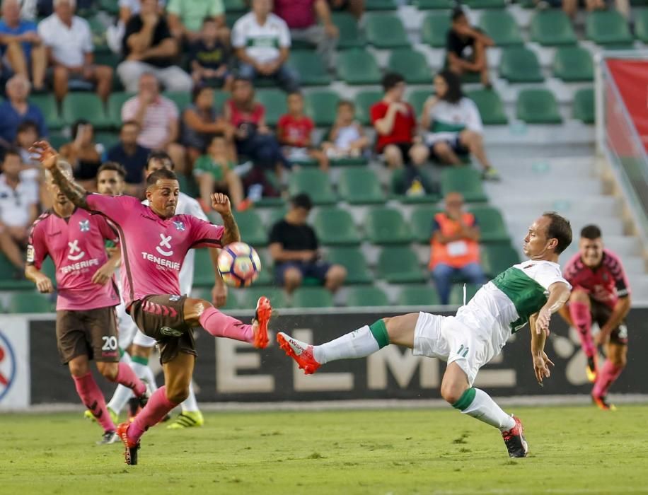 El Elche CF acelera en casa