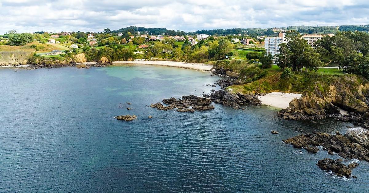 Vista de la playa de naval, de donde parte el itinerario