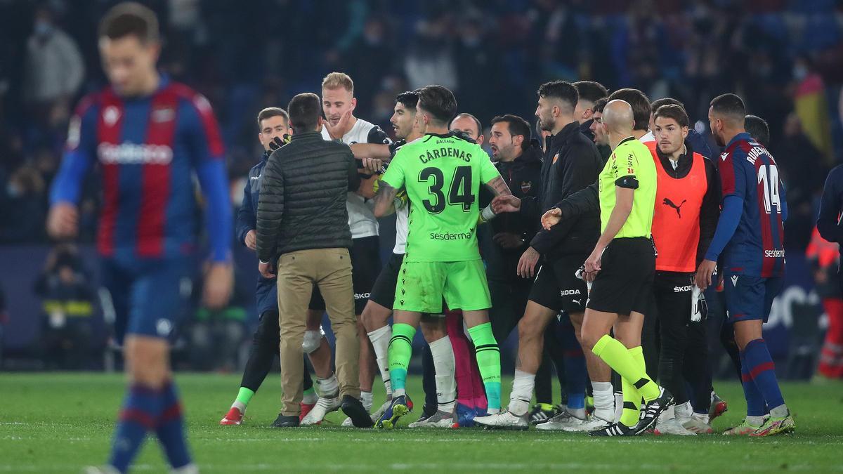 Las Imágenes del Derbi entre Levante UD y Valencia CF en el Ciutat