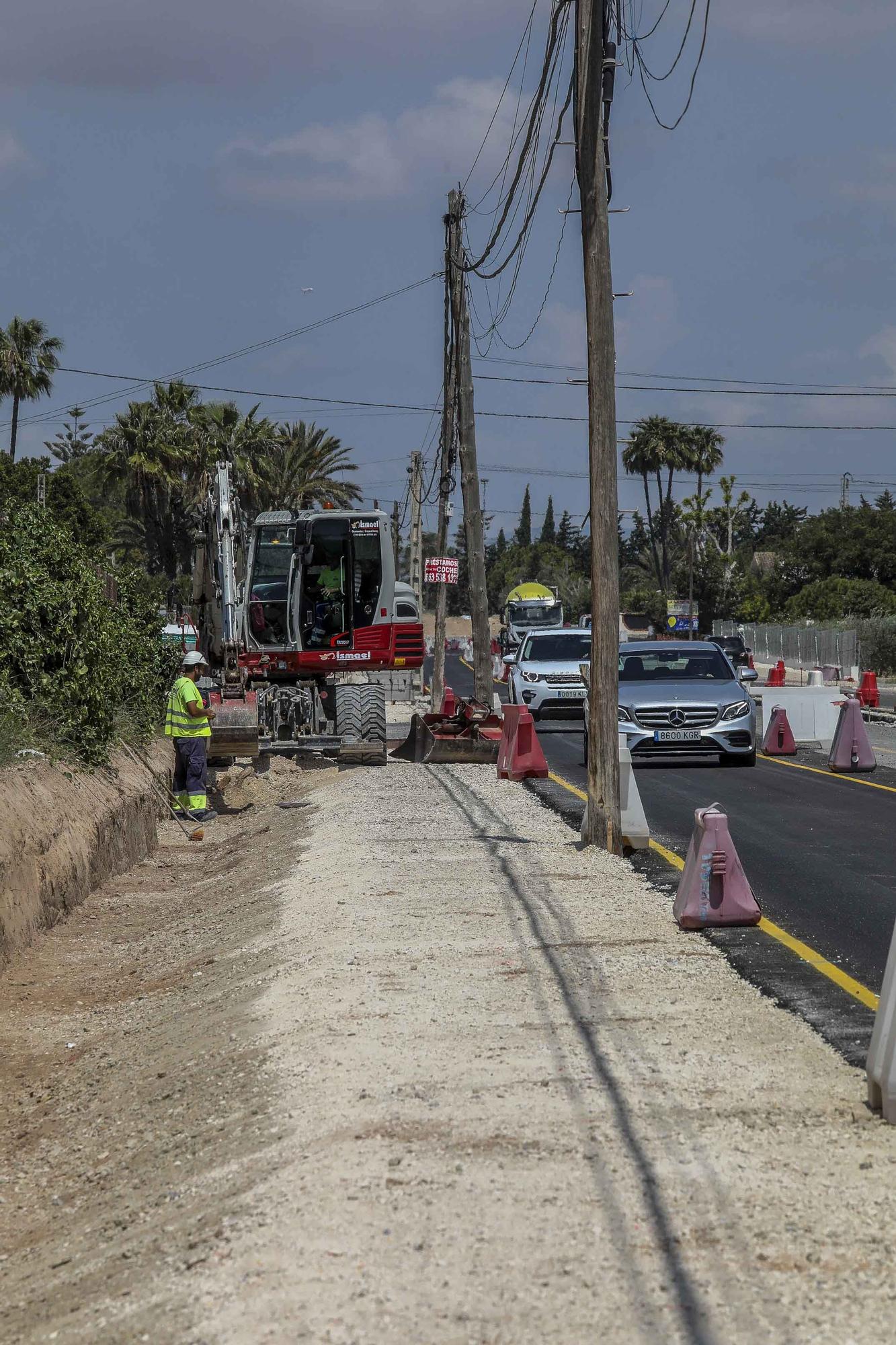 Las obras en el vial entre Elche y Santa Pola aceleran con la extension de la mediana y dos nuevas rotondas