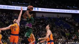 El Valencia devuelve al Unicaja a su cruda realidad