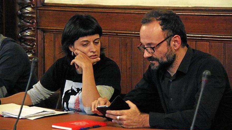 Anna Gabriel i Benet Salellas, en la reunió de la CUP a Perpinyà