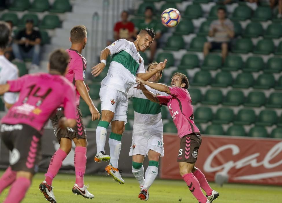 El Elche CF acelera en casa