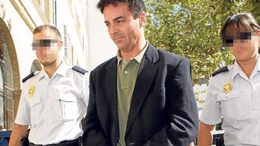 Rodrigo de Santos, detenido y conducido a los juzgados de Vía Alemania.