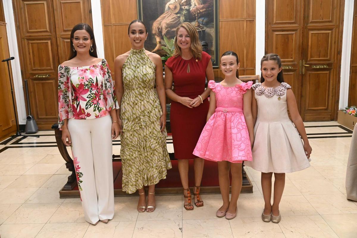 La recepción en el Ayuntamiento de Castelló a las nuevas reinas y damas de la ciudad La recepción en el Ayuntamiento de Castelló a las nuevas reinas y damas de la ciudad