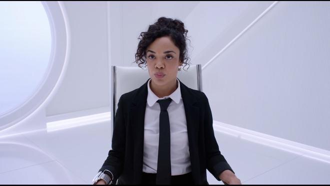 Men in black con Tessa Thompson