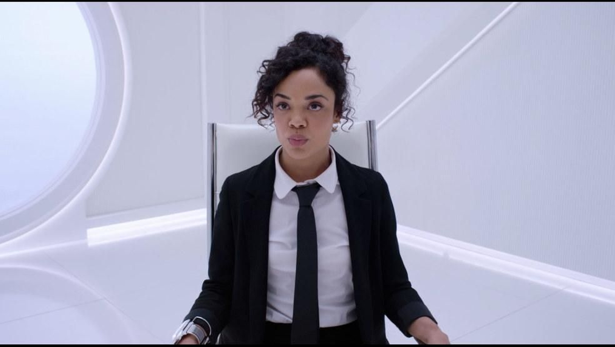 Men in black con Tessa Thompson