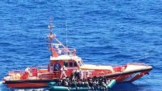 Dos nuevas muertes en la ruta canaria: llega un cayuco con 130 migrantes y dos cadáveres