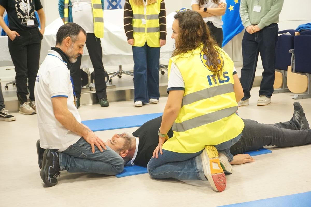 Enfermeras y médicos se forman en atención al trauma grave en el Colegio Oficial de Enfermeria de Ourense