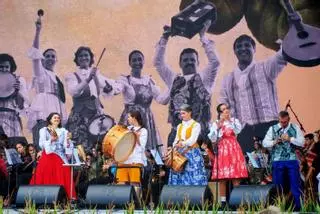 Donicelas e a Banda de Salceda triunfan en Boimorto