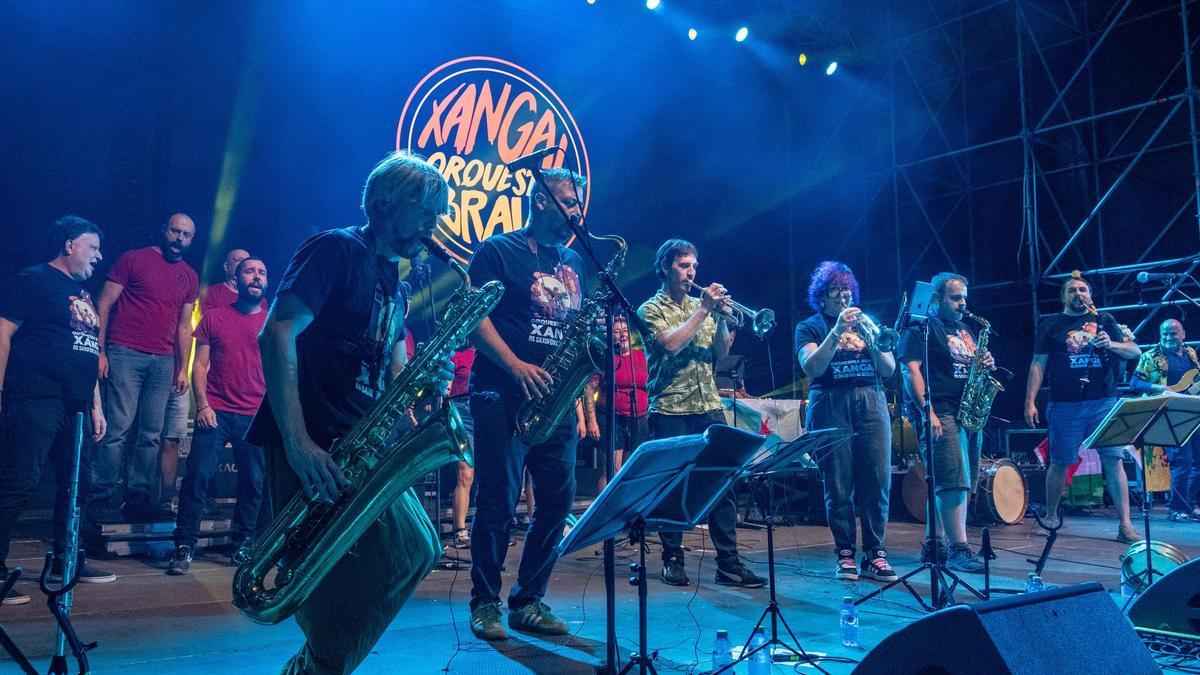 La orquesta Bravú Xangai, en una actuación reciente