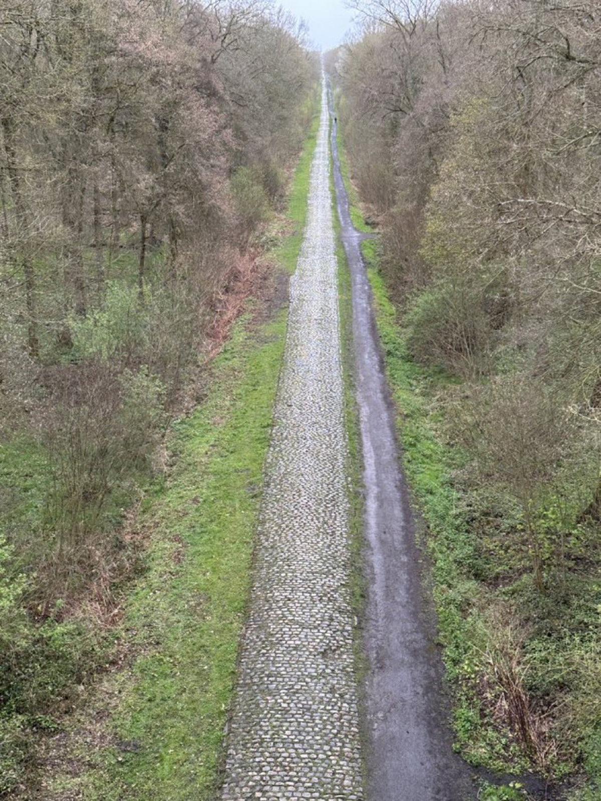 Así se ve el tramo de adoquines de Arenberg desde las alturas