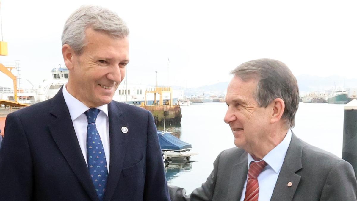 Alfonso Rueda y Abel Caballero, durante la inauguración del carril bici y Vía Azul del Puerto