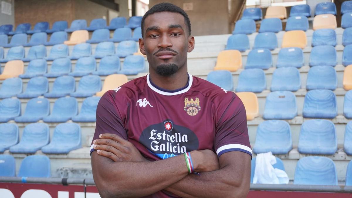 El Pontevedra CF incorpora a Domingo Mba tras sus 9 goles en el CD Coria