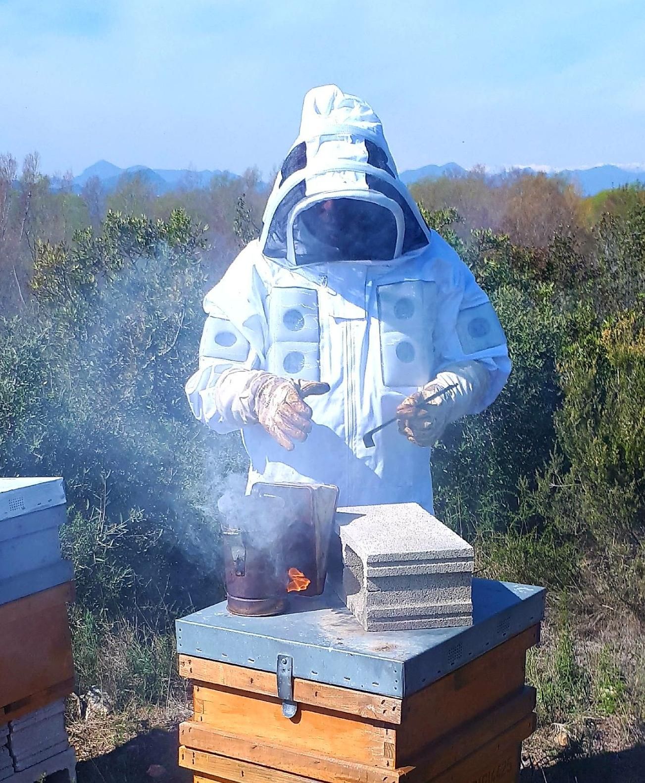 L&#039;apicultor Àngel Reynal en ple procés