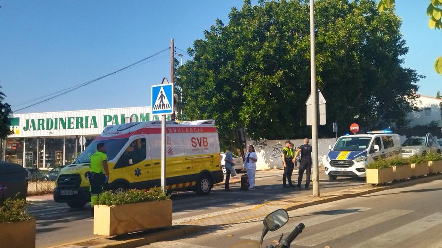 Un coche atropella a un hombre en un paso de peatones en Xàbia