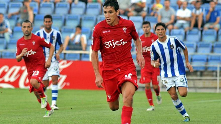 Stefan Scepovic, de 31 años recién cumplidos, en una de sus etapas en el Sporting de Gijón.