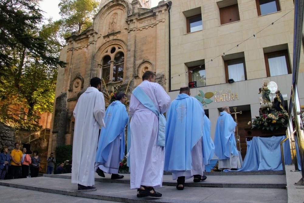 Alcoy rinde honores a su patrona