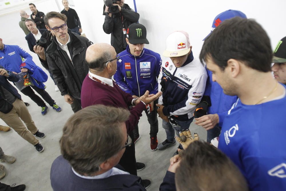 Los pilotos del Mundial, en una exhibición de pilota en Pelayo