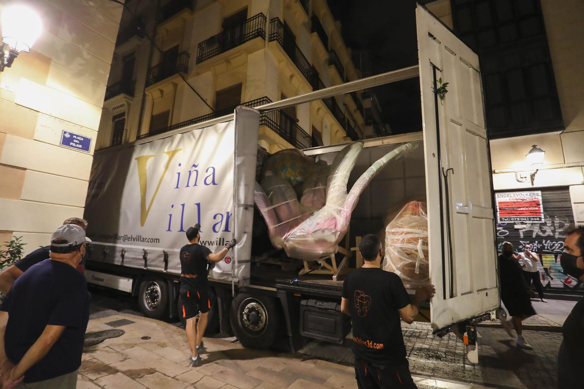 Plantà 2021. Impresionante entrada de la falla del PIlar por la calle Maldonado