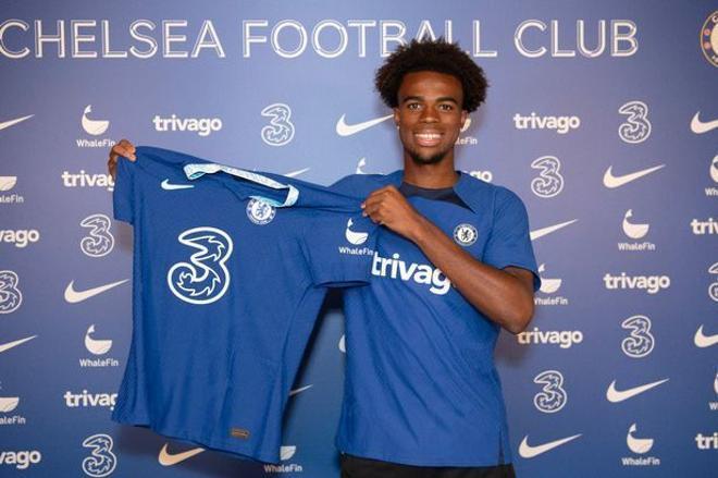 Carney Chukwuemeka (Chelsea): A sus 18 años, es una de las mayores apuestas del Chelsea. Tras despuntar en el Aston Villa, el club londinense desembolsó 18M € por él.