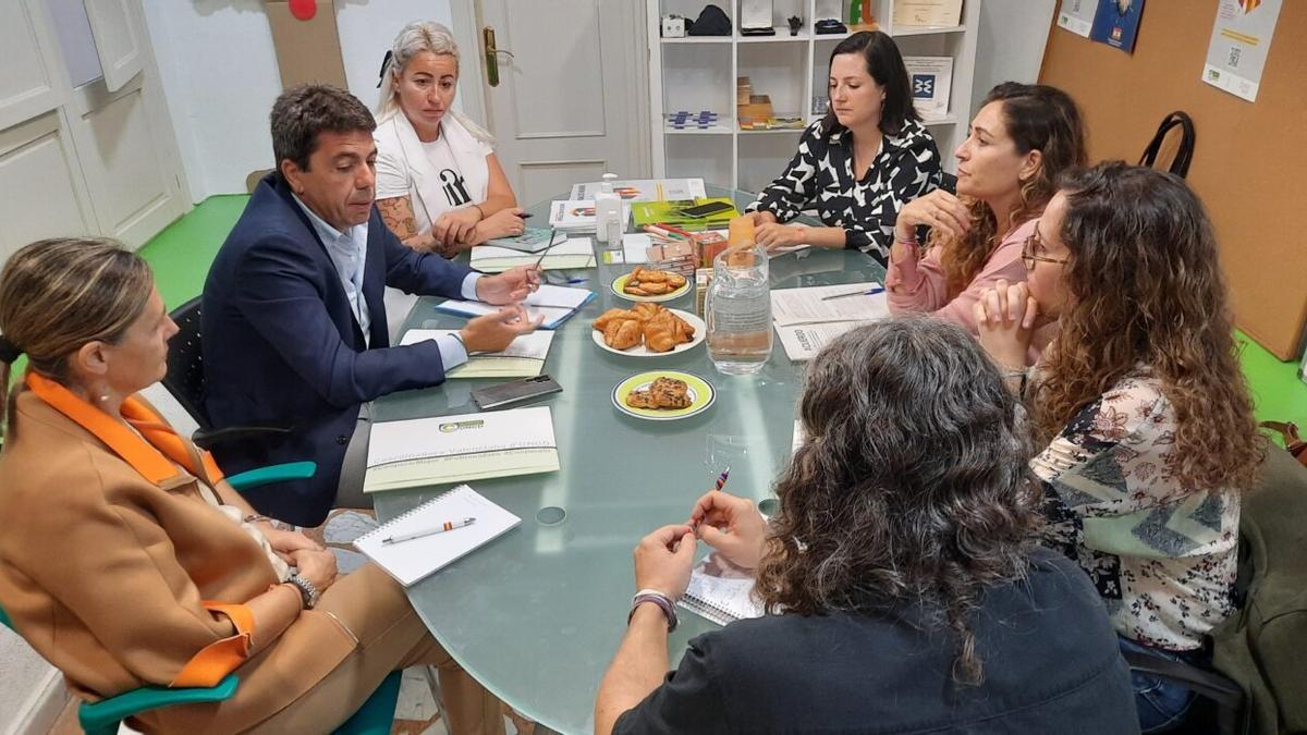 Carlos Mazón en una reunión en 2023 con la Coordinadora Valenciana de ONGD.