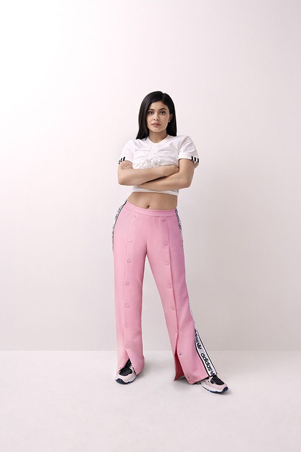 Flexible sarcoma Artístico Adidas Originals ficha a Kylie Jenner como imagen de Falcon - Woman