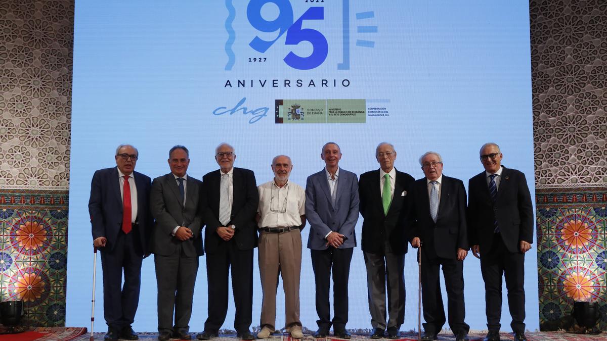 El presidente de la CHG junto a los últimos expresidentes del organismo.