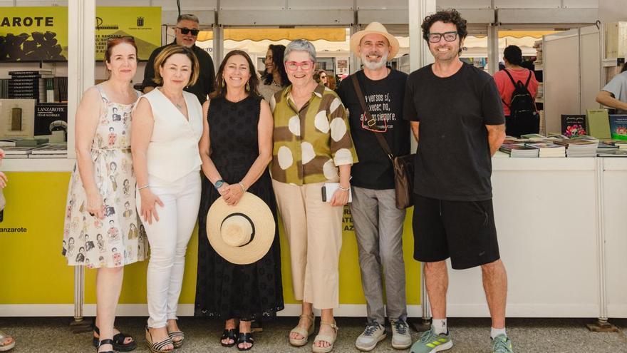 El Cabildo de Lanzarote vende un centenar de libros en la Feria del Libro de Madrid