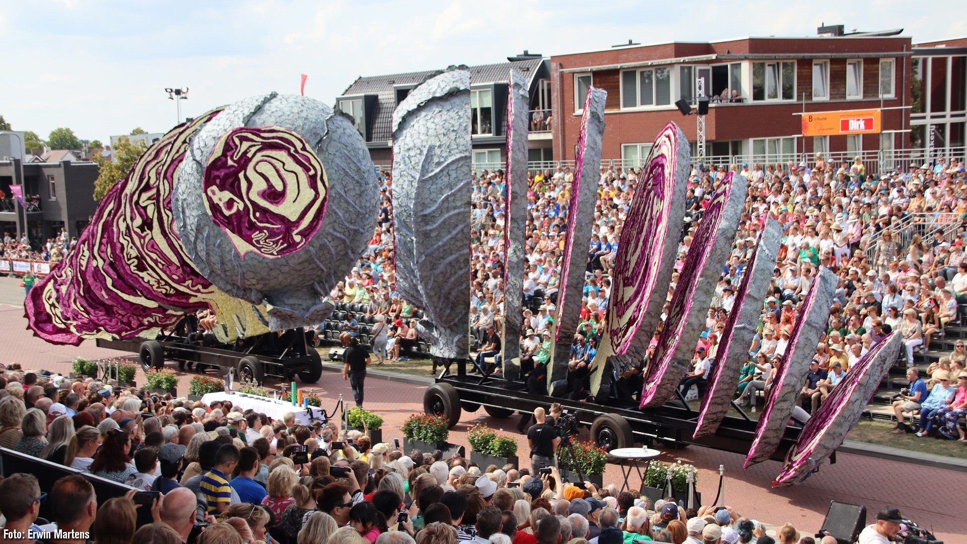 Las espectaculares carrozas de la "Batalla de Flores Holandesa"