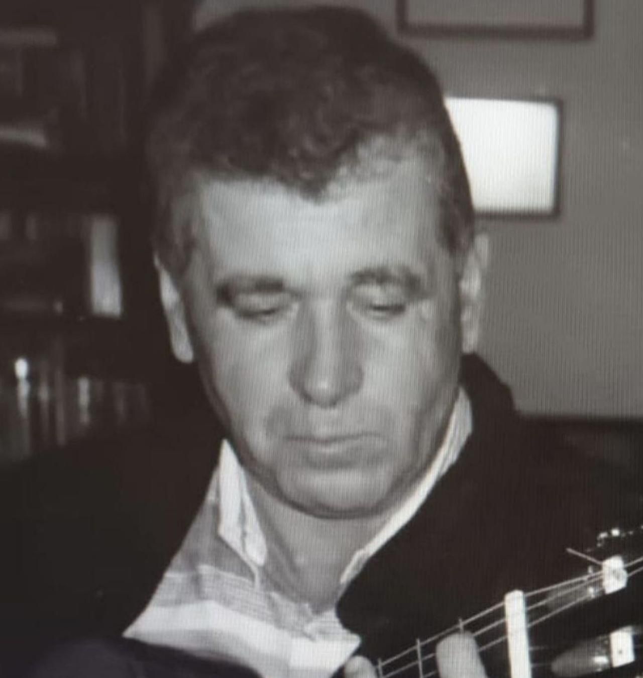 Xesc Escandell en una foto de archivo, cuando toca la guitarra.